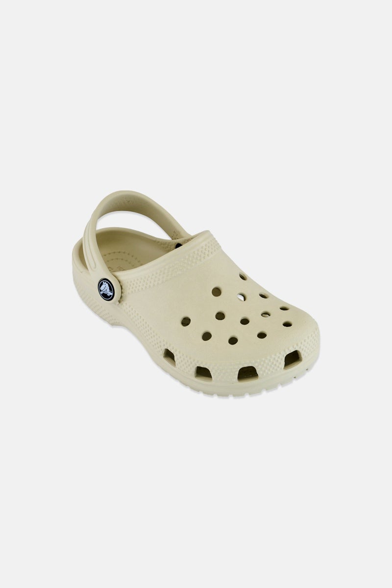 crocs صنادل كلاسيكية للأطفال الأولاد، بيج - Image 1